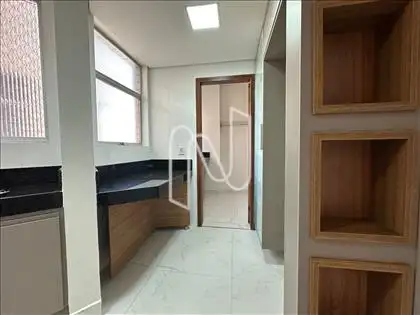 corredor da sala para a cozinha e nicho