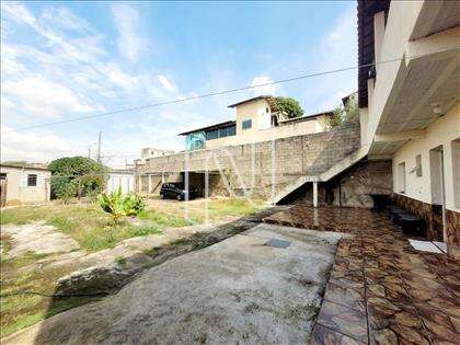 1o. Andar: Fachada + quintal - B