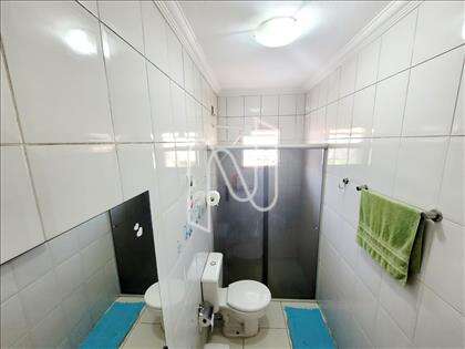 1o. Andar: banheiro social - B