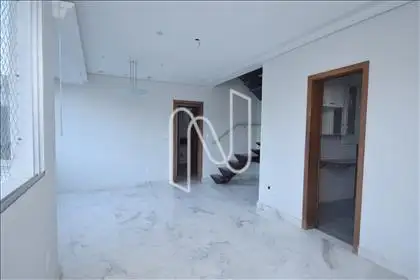 Sala para 02 ambientes com piso em mármore