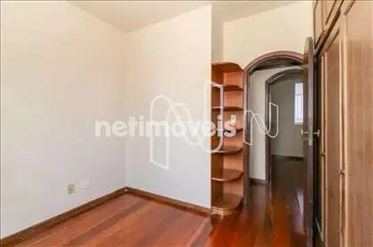 Quarto 02 com armário 