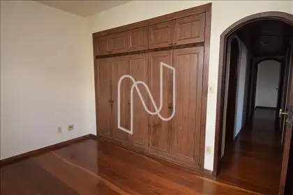 Quarto 04 com armário e suite 