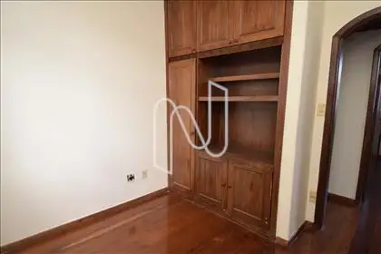 Quarto 03 com armário 