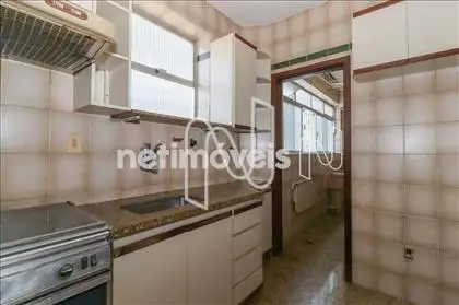 Cozinha com armário 