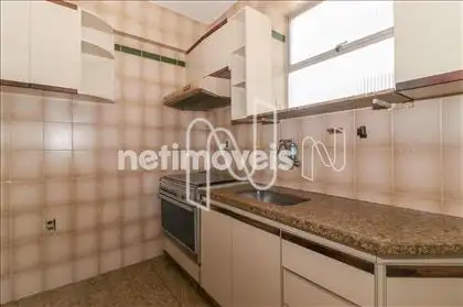 Cozinha com armário 
