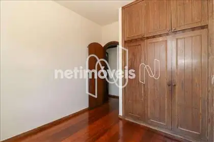Quarto 01 com armário 
