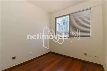 Quarto 01 com armário 