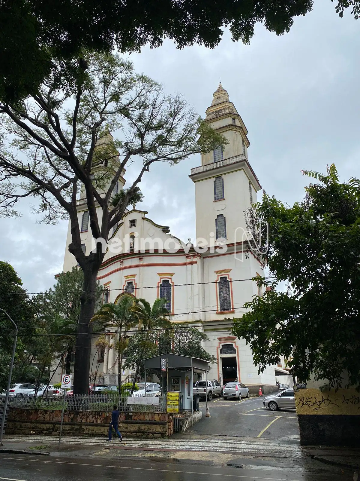 Próximo à Igreja São Sebastião