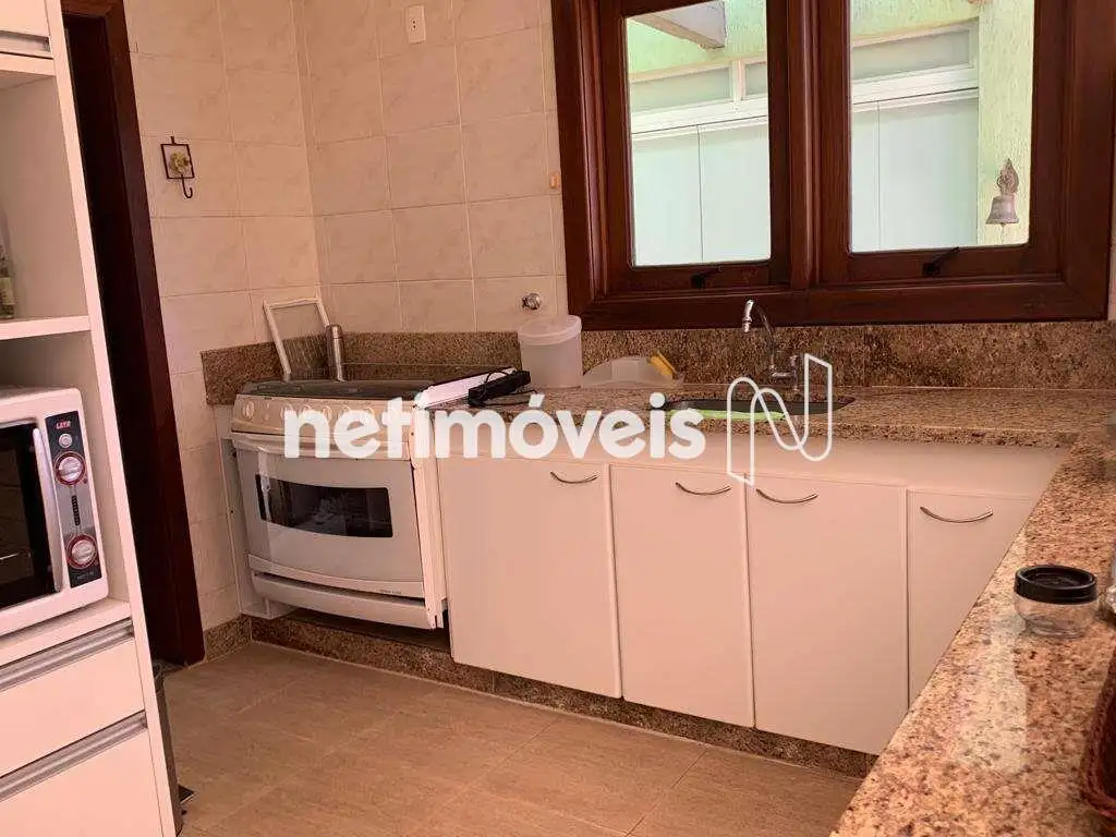 Cozinha americana com armários