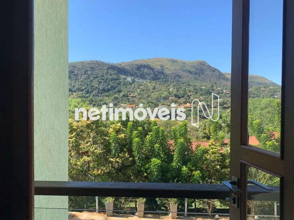 Vista para montanhas