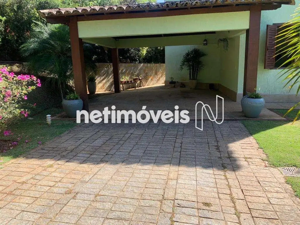 02 vagas cobertas + estacionamento