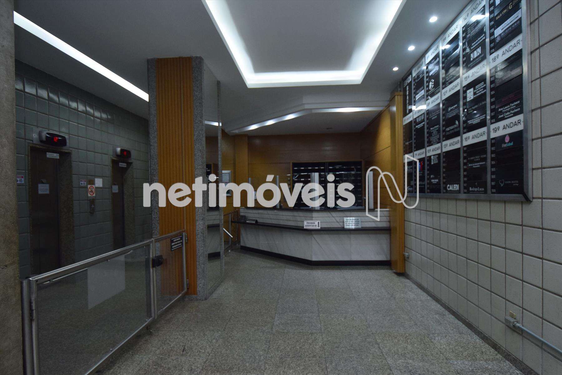 Portaria física. Funcionamento 24 horas.