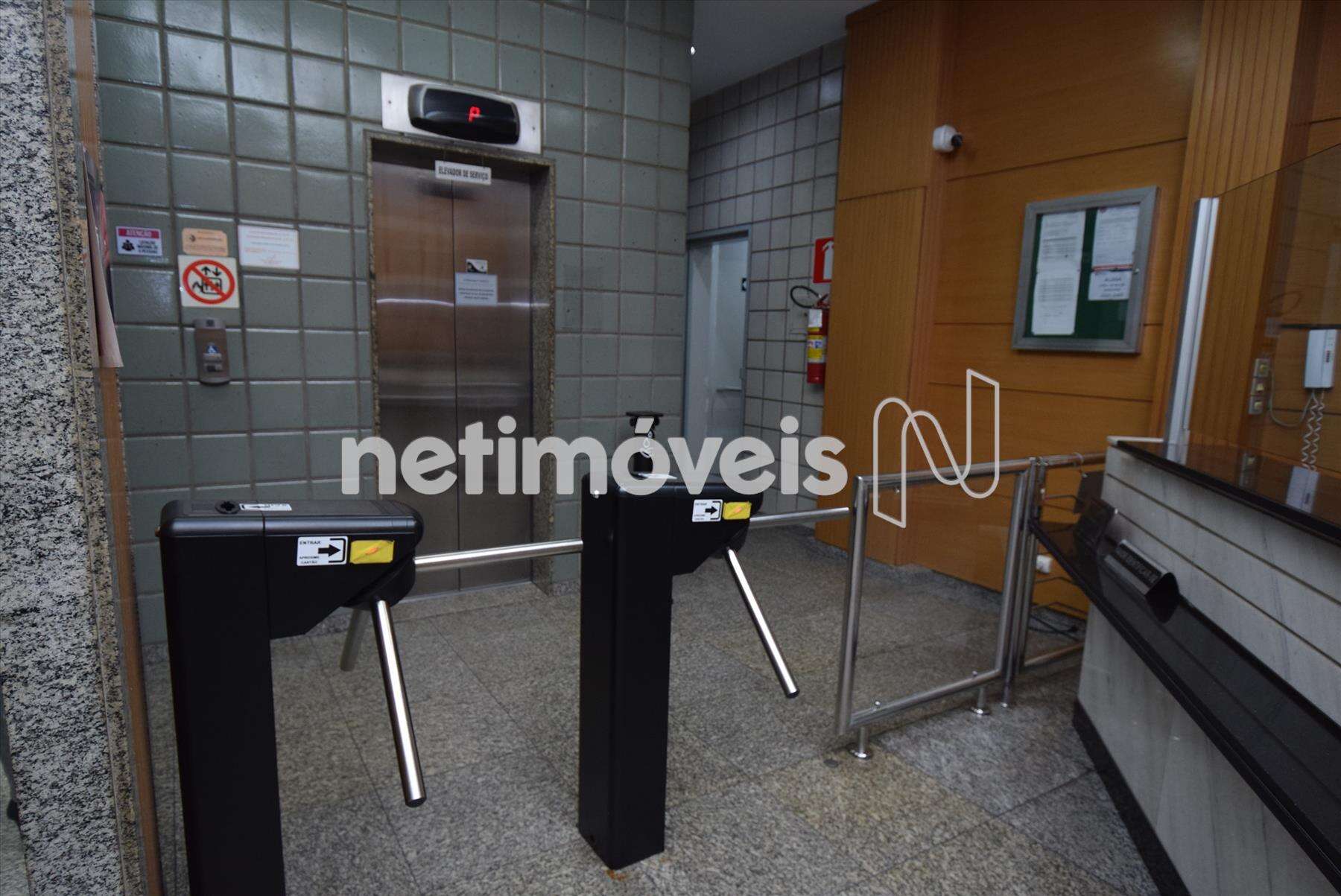 Controle de entrada com catraca. Segurança