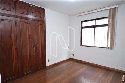 Quarto 04 com armário