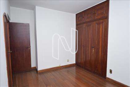 Quarto 04 com armário