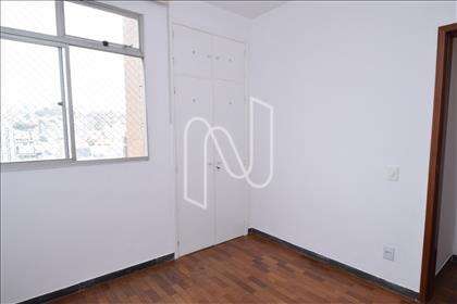 Quarto 02 com armário  