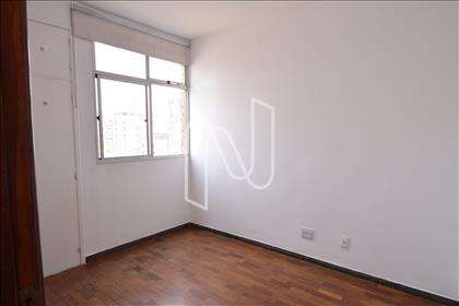 Quarto 01 com suíte e armário