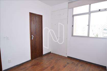 Quarto 01 com armário e suíte