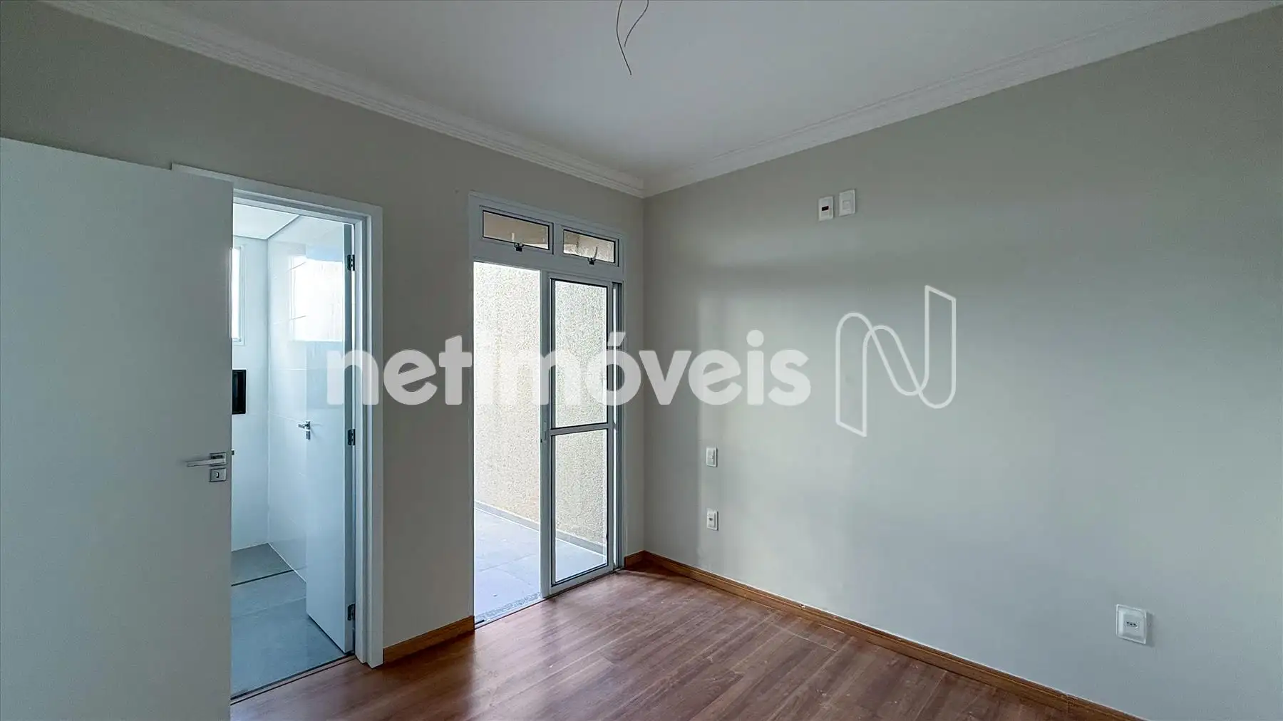 Quarto suíte e acesso a área privativa