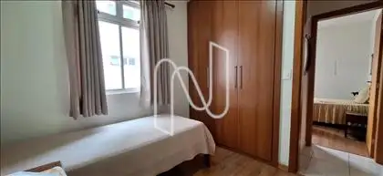 Quarto 02 com armário  