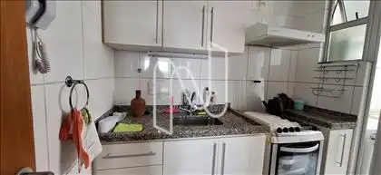 Cozinha com armário 