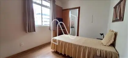 Quarto 03 com armário e suite 