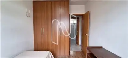 Quarto 01 com armário  