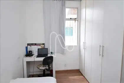 Quarto 01 com armário 
