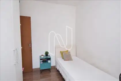 Quarto 01 com armário 