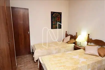 Quarto 02 com armário