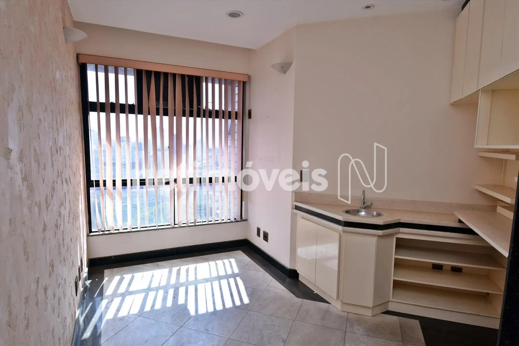 Sala 02 com lavatório