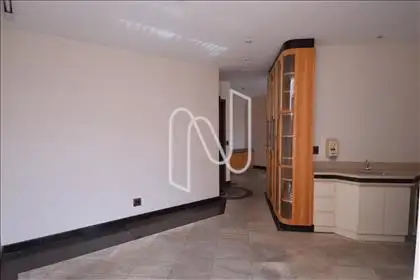 Sala 01 com armário 