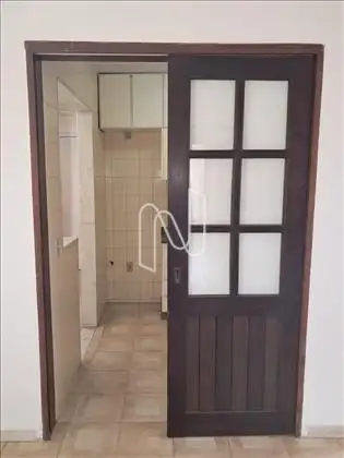 Entrada cozinha e área de serviço