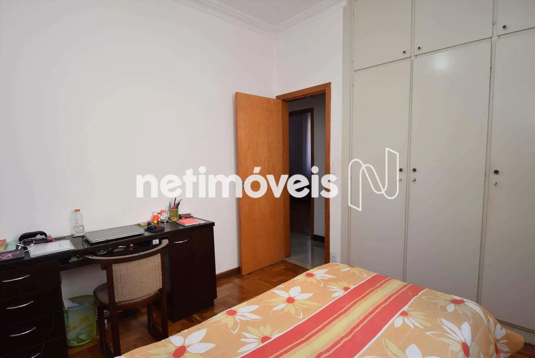 Quarto 03 com armário