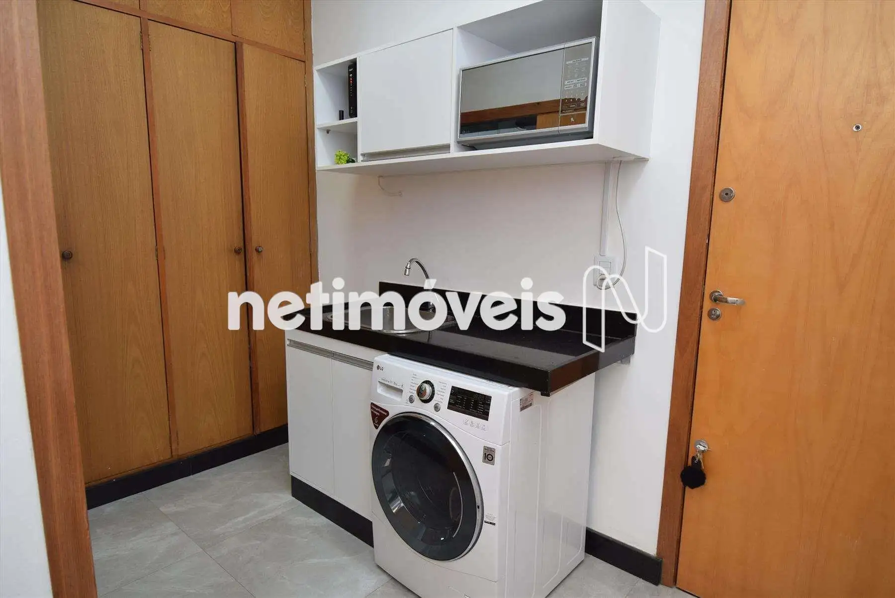 Área de serviço com armários