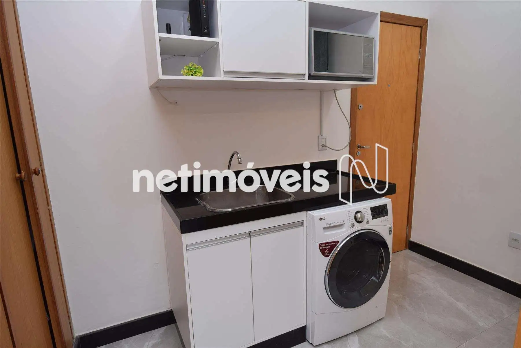 Área de serviço com armários