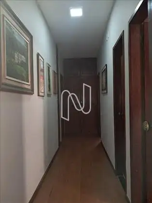 Corredor com roupeiro 