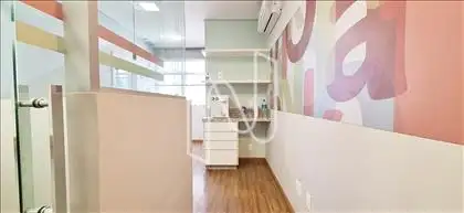 Sala 415 com ar condicionado. 