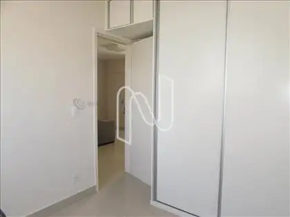 Quarto 02 com armário 