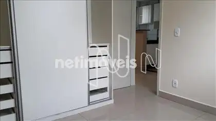 Quarto 01 com armário 