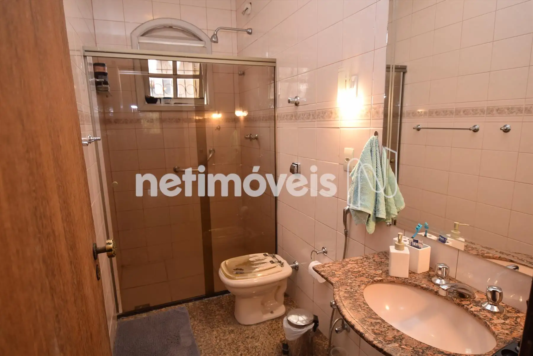 Banheiro social com box blindex