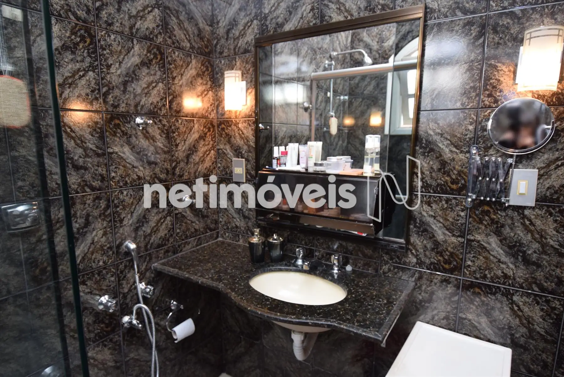 Banheiro suíte com box blindex