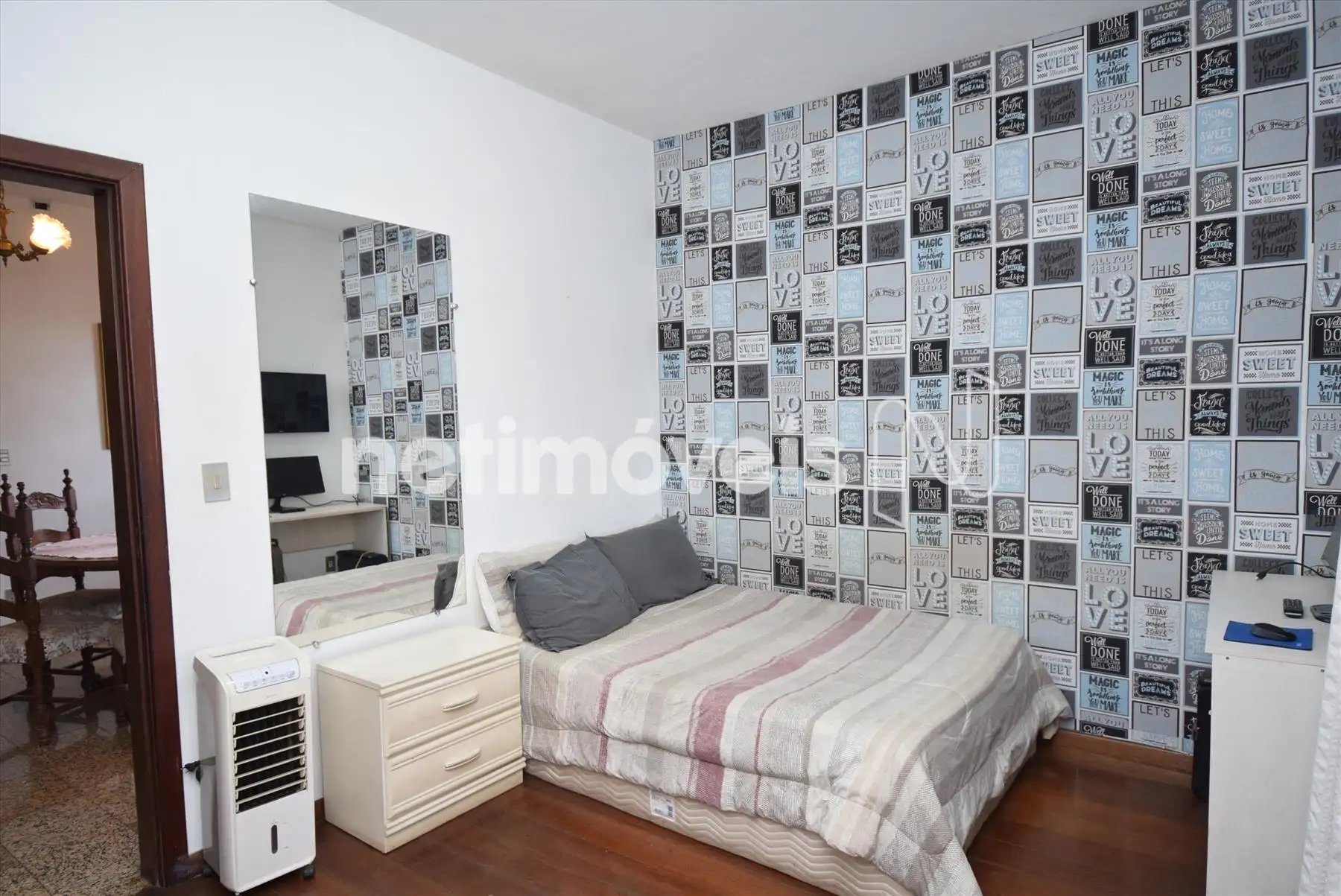 Quarto 01 com armário