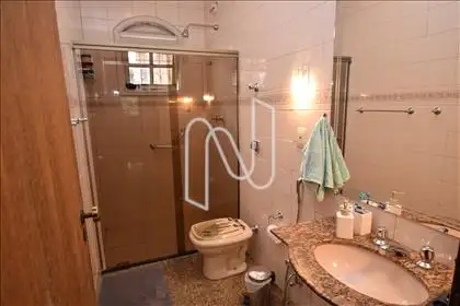  Banheiro social com box blindex