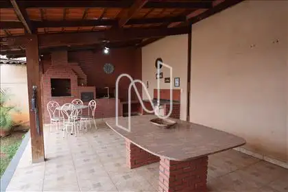 Espaço gourmet com churrasqueira e forno 