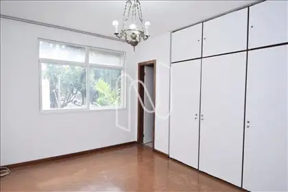 Quarto 04 com armário 