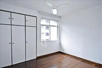 Quarto 01 com armário 