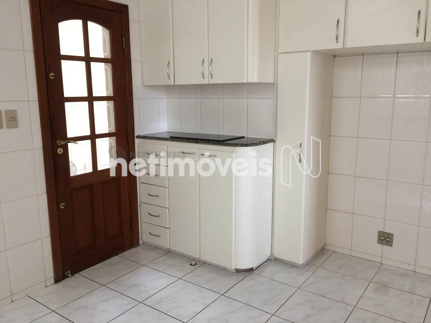 Cozinha com armários