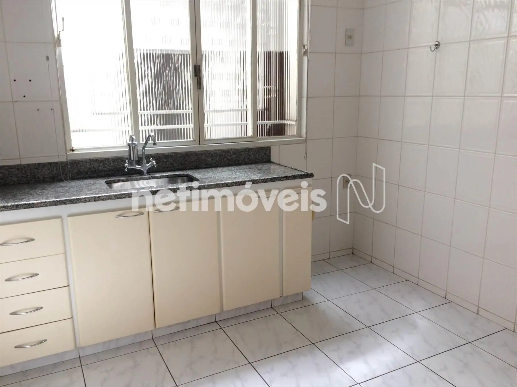 Cozinha com armários