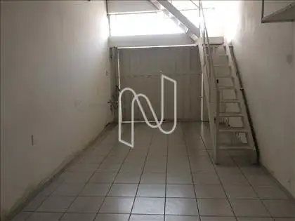 Garagem para dois carros pequenos em linha 